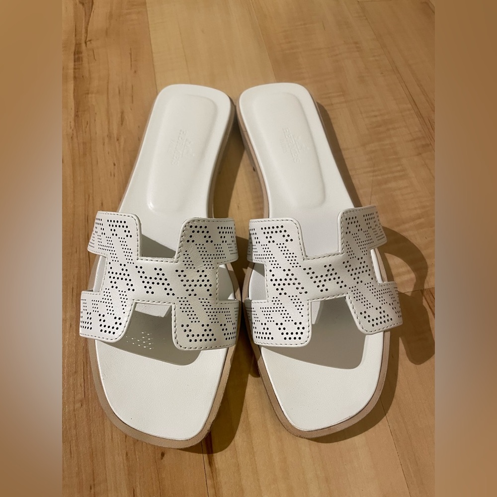 Hermes Oran white perforated